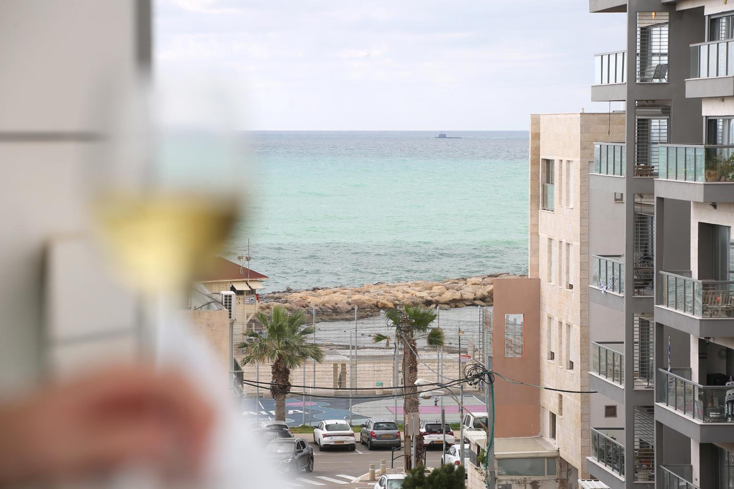 Luxury apartment on the beach view 4