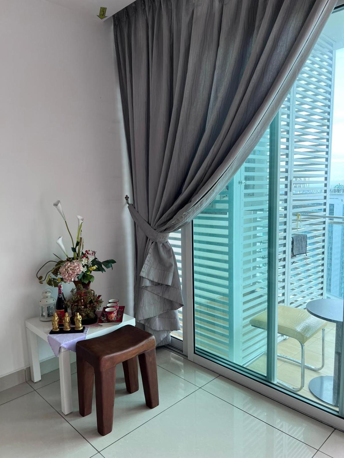 Holiday Home in JB , 2 Bdrm 2 Bthrm Wifi 4 pax