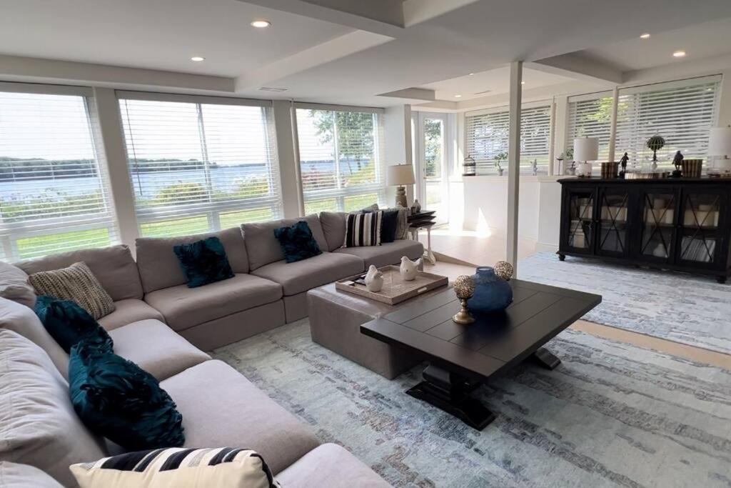 Luxury 1000 Island's Waterfront Home