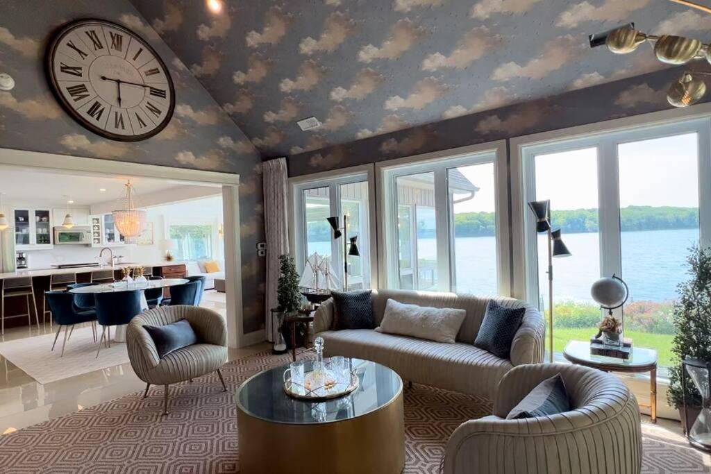 Luxury 1000 Island's Waterfront Home