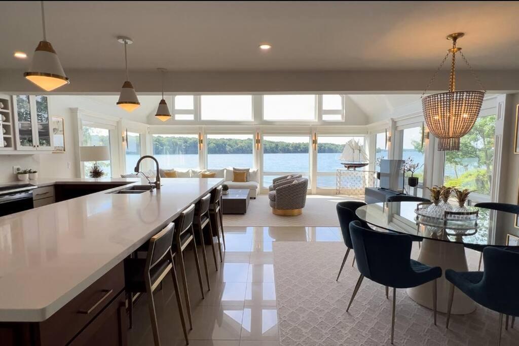 Luxury 1000 Island's Waterfront Home