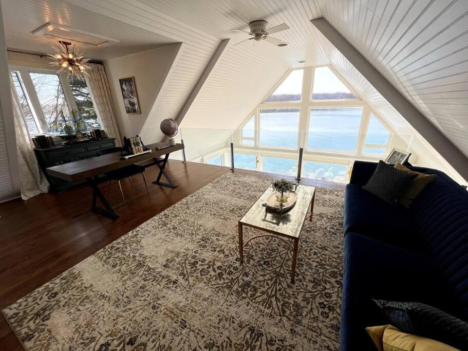 Luxury 1000 Island's Waterfront Home
