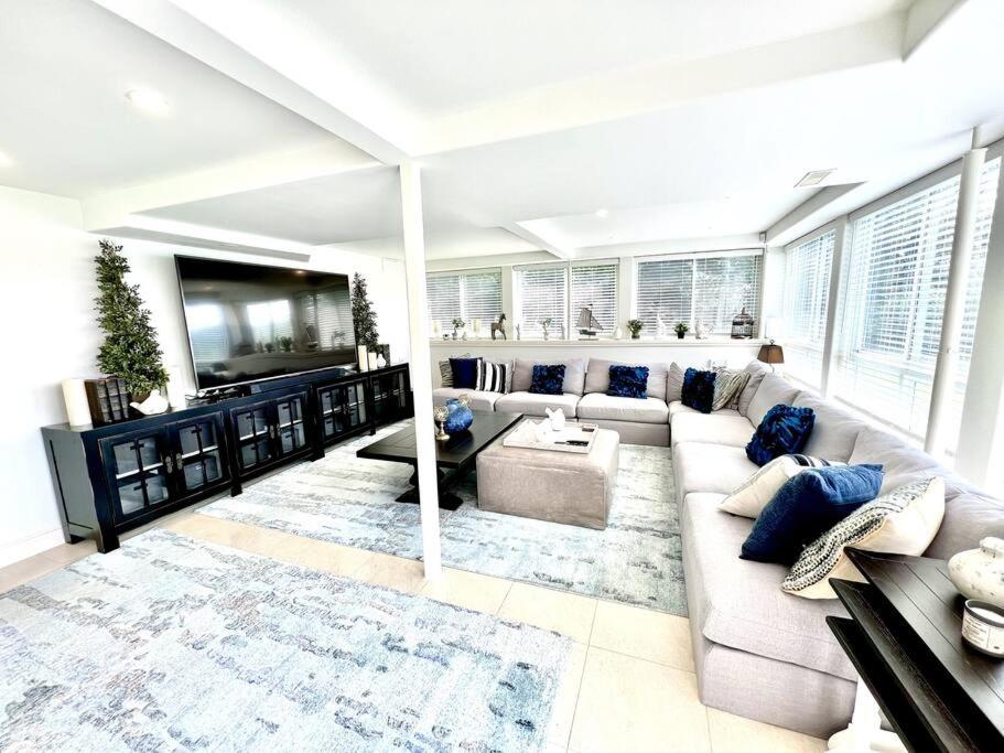 Luxury 1000 Island's Waterfront Home