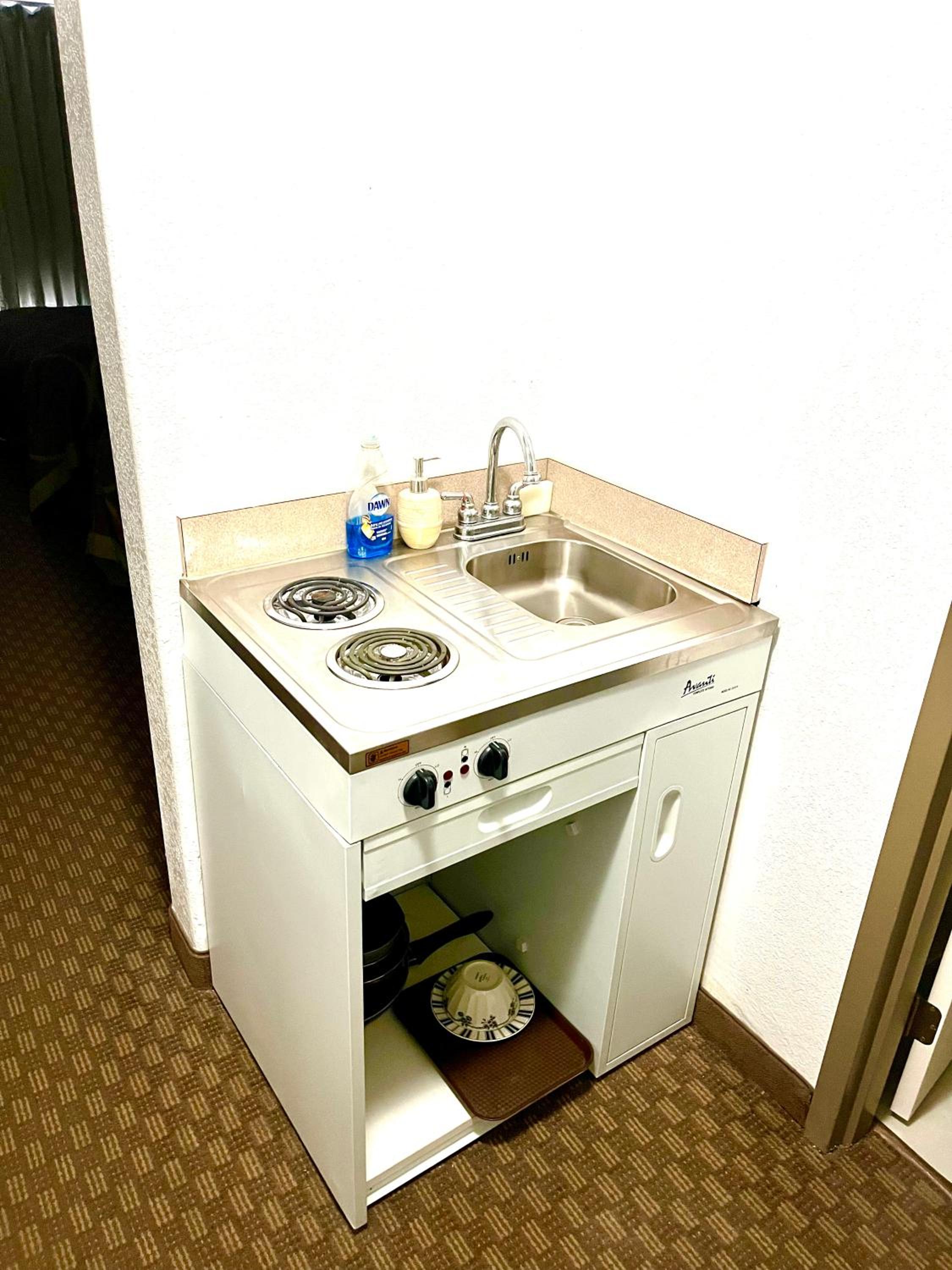 Hinton Vacations - Super 8 by Wyndham Hinton - Property Image 9