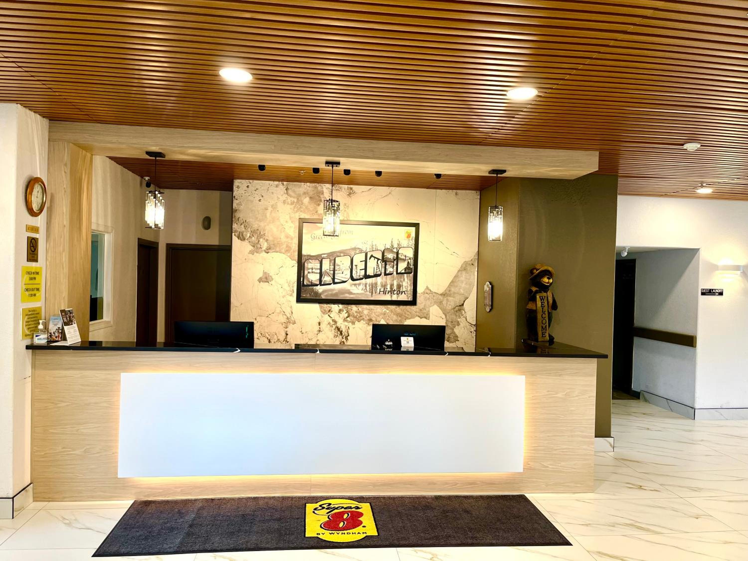 Hinton Vacations - Super 8 by Wyndham Hinton - Property Image 1