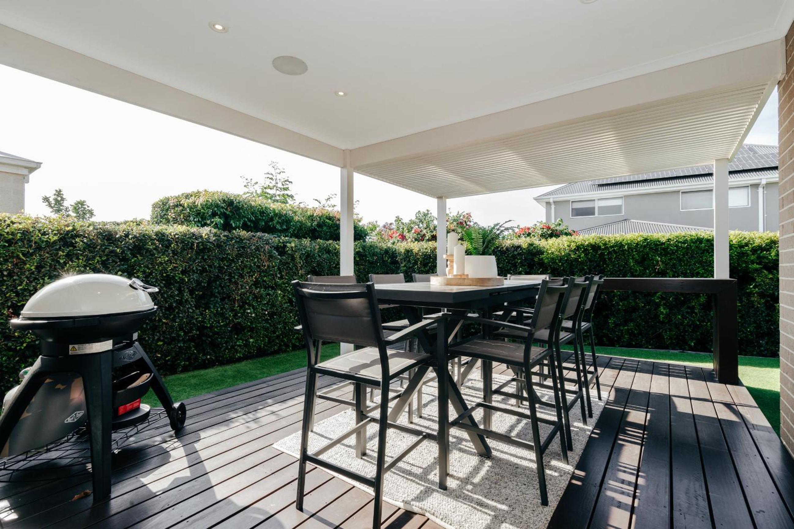 Hamptons Haven Luxe 4 bedroom, 2 bathroom, WIFI, Great for wedding stays Managed by Host On The Coast