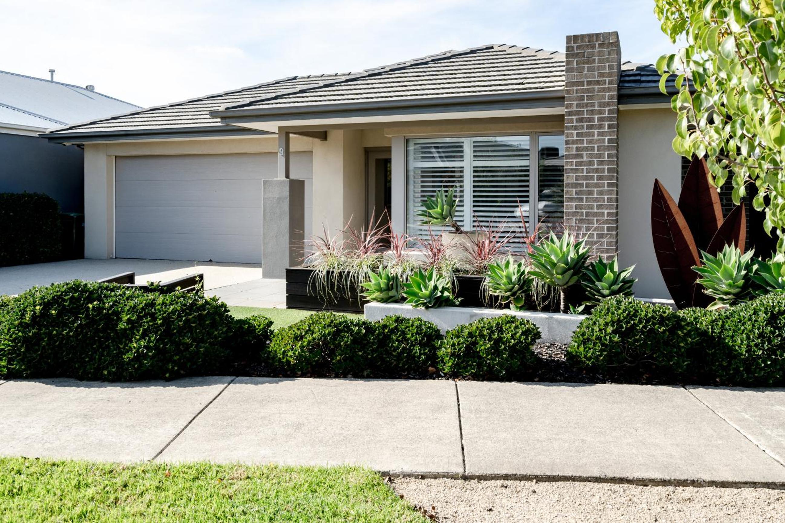 Hamptons Haven Luxe 4 bedroom, 2 bathroom, WIFI, Great for wedding stays Managed by Host On The Coast