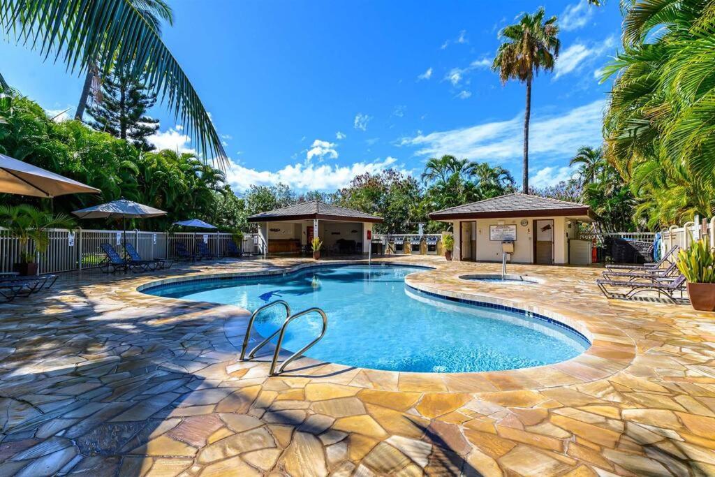 Maui Retreat Beach & Pool view 2