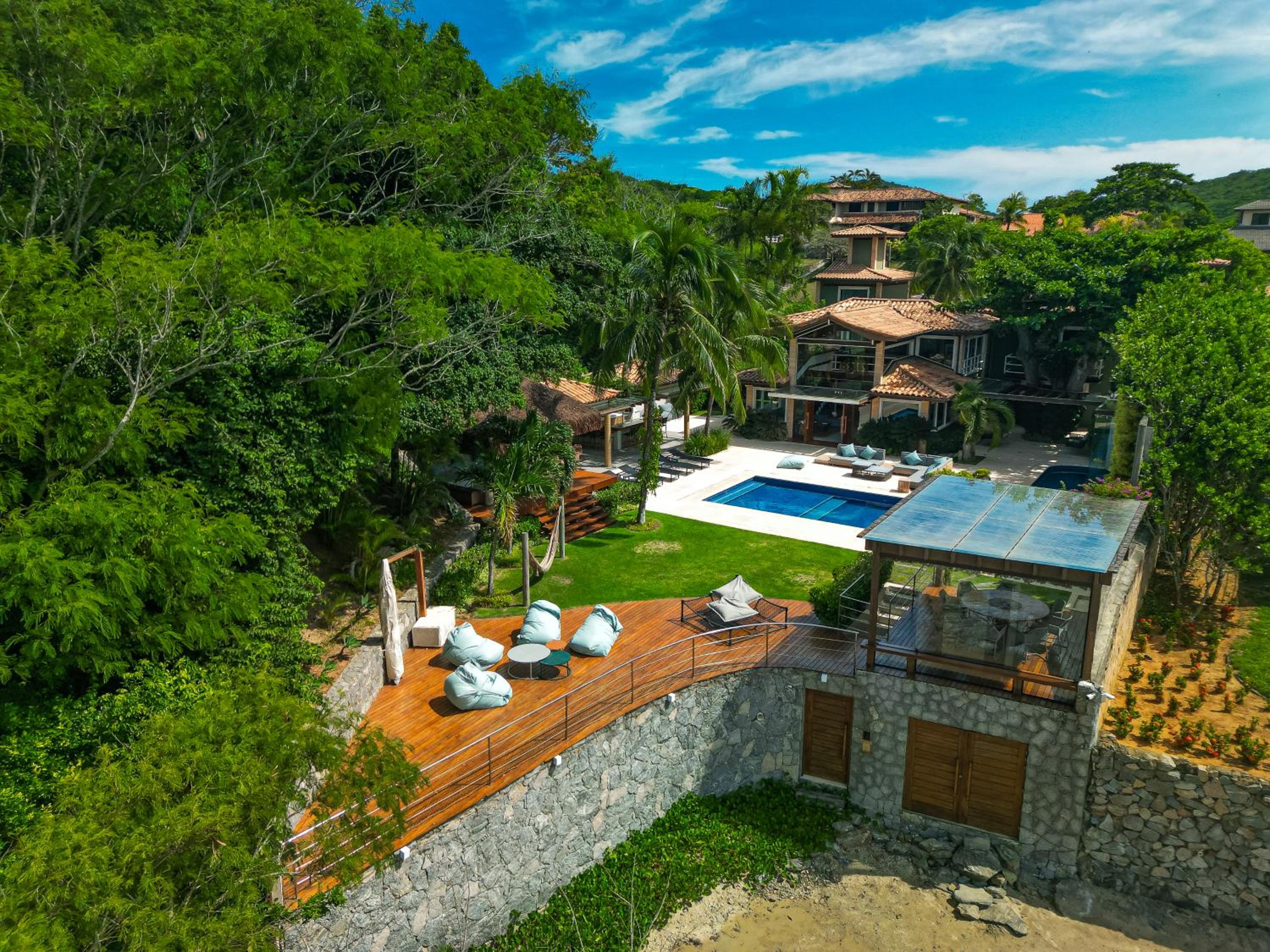 Luxuosa casa de 6 Suítes à beira- mar, Exclusividade na praia da Ferradura - Búzios view 3