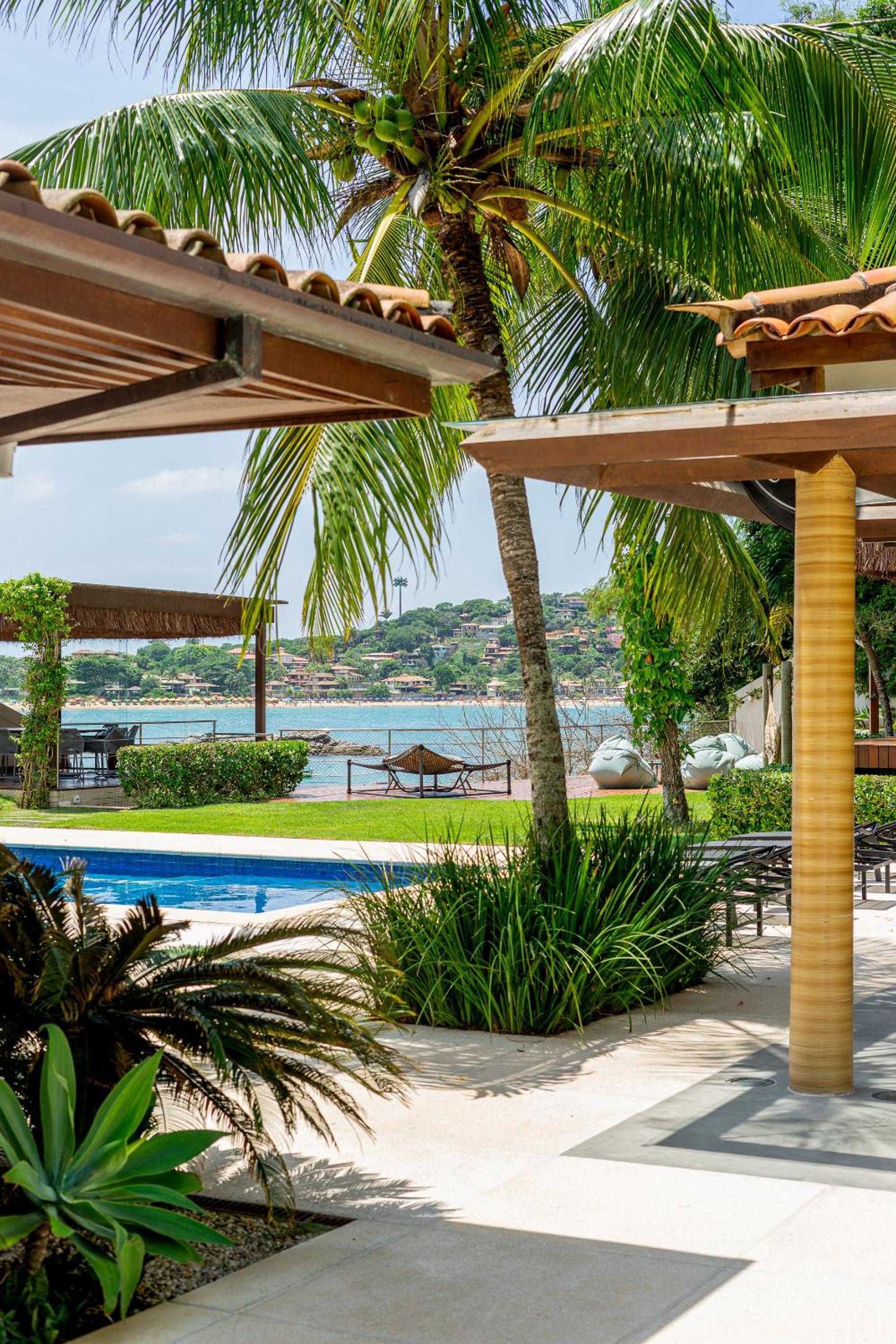 Luxuosa casa de 6 Suítes à beira- mar, Exclusividade na praia da Ferradura - Búzios view 2