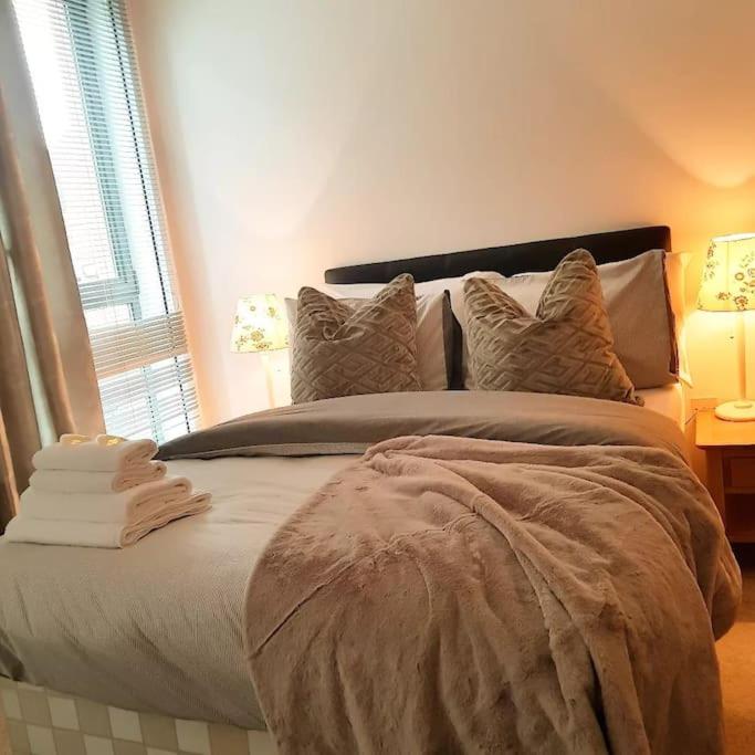 2 bed flat in Leeds City Centre view 4