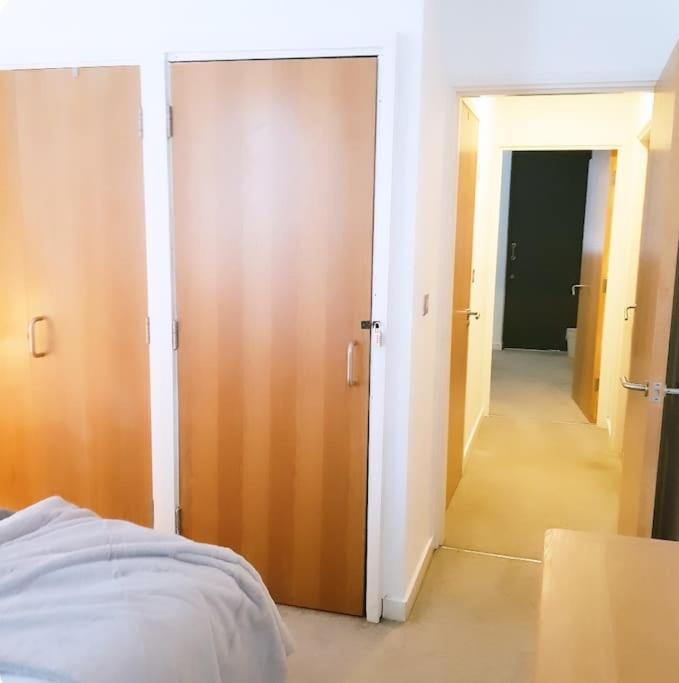 2 bed flat in Leeds City Centre view 2