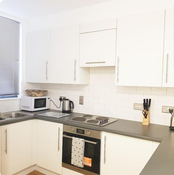 2 bed flat in Leeds City Centre view 3