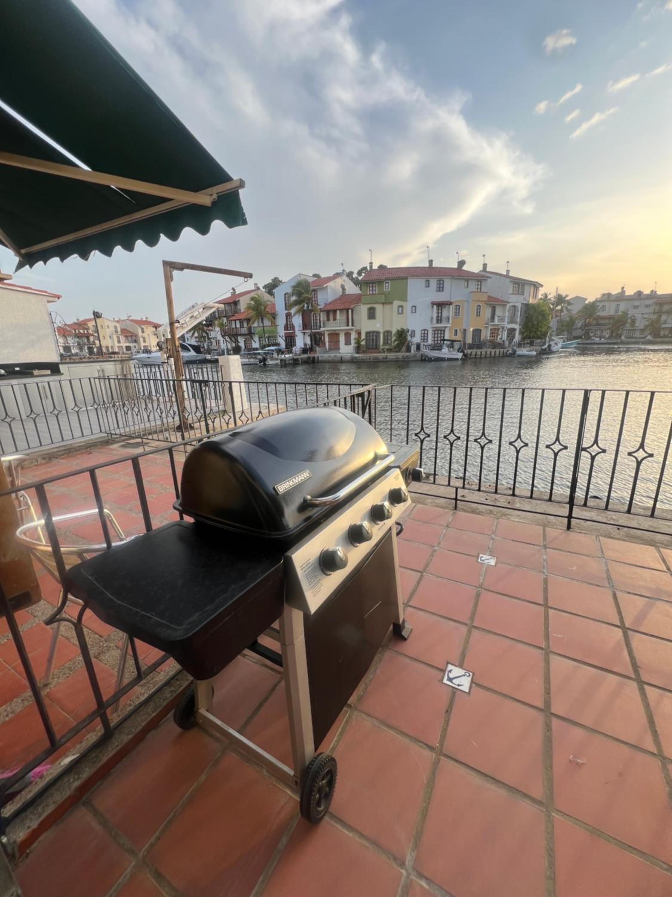 Villa con Muelle Privado en Pueblo Viejo VIP INTER FIBRA