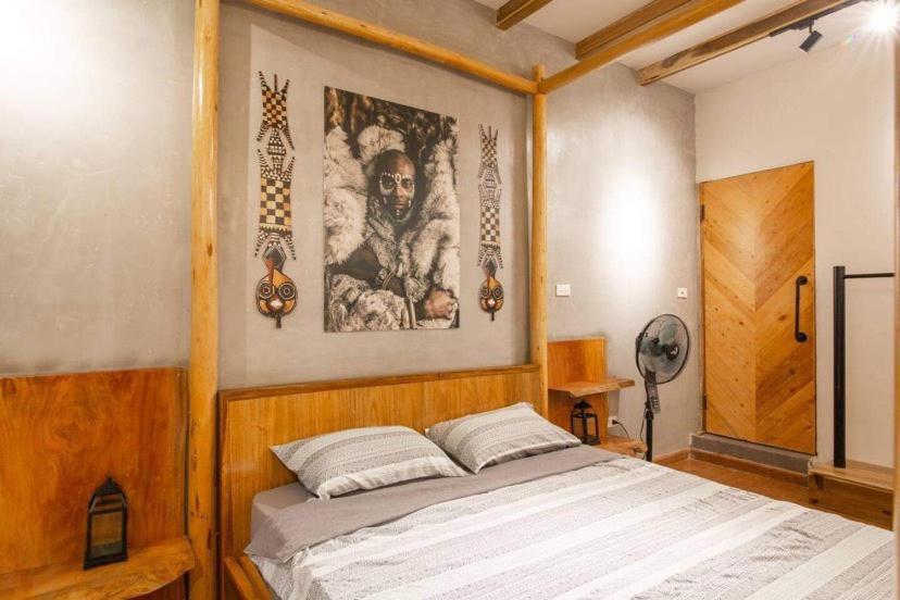AfricantPrivate/2' to Hoankiem Lake & Beer Str. Bar 18+