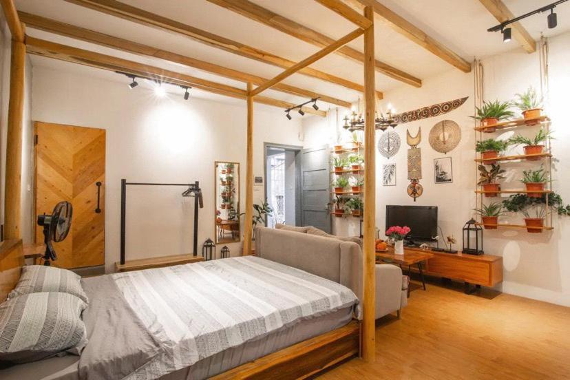 AfricantPrivate/2' to Hoankiem Lake & Beer Str. Bar 18+