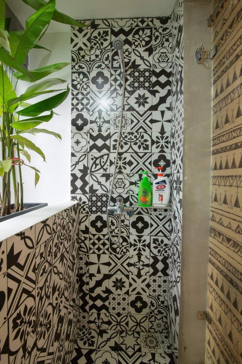AfricantPrivate/2' to Hoankiem Lake & Beer Str. Bar 18+