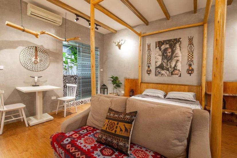 AfricantPrivate/2' to Hoankiem Lake & Beer Str. Bar 18+