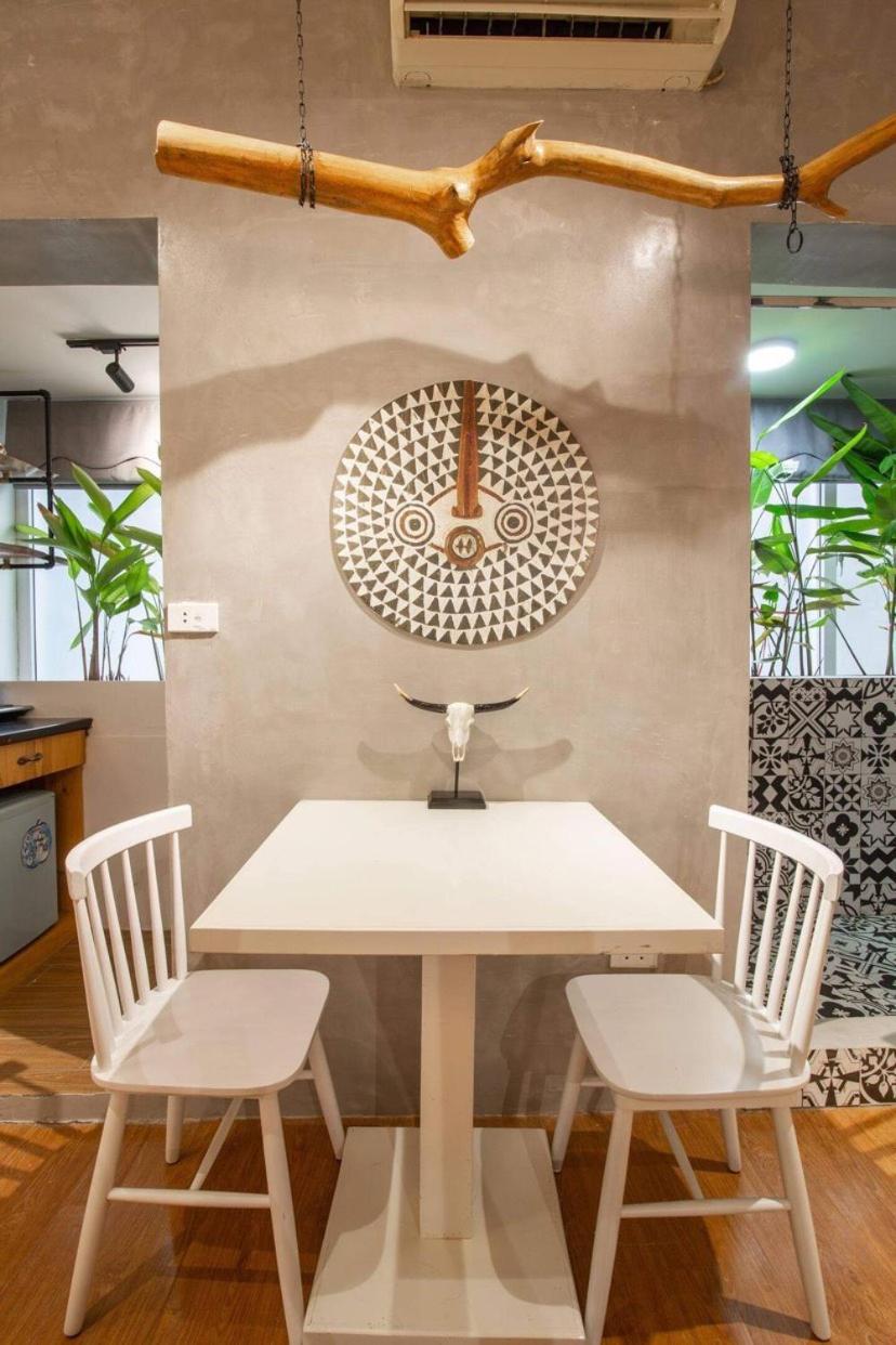 AfricantPrivate/2' to Hoankiem Lake & Beer Str. Bar 18+