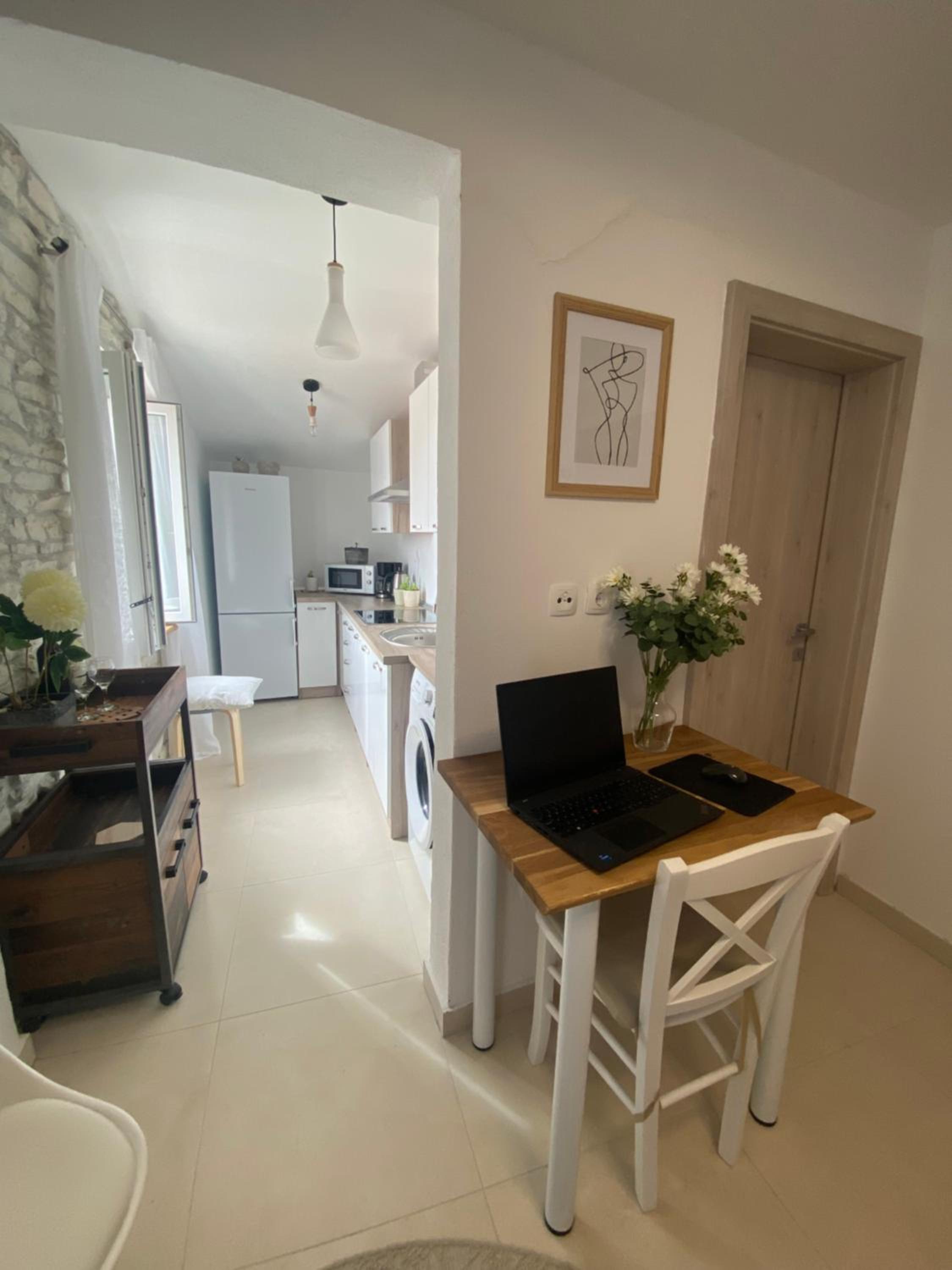 Cozy seaview retreat photo 4