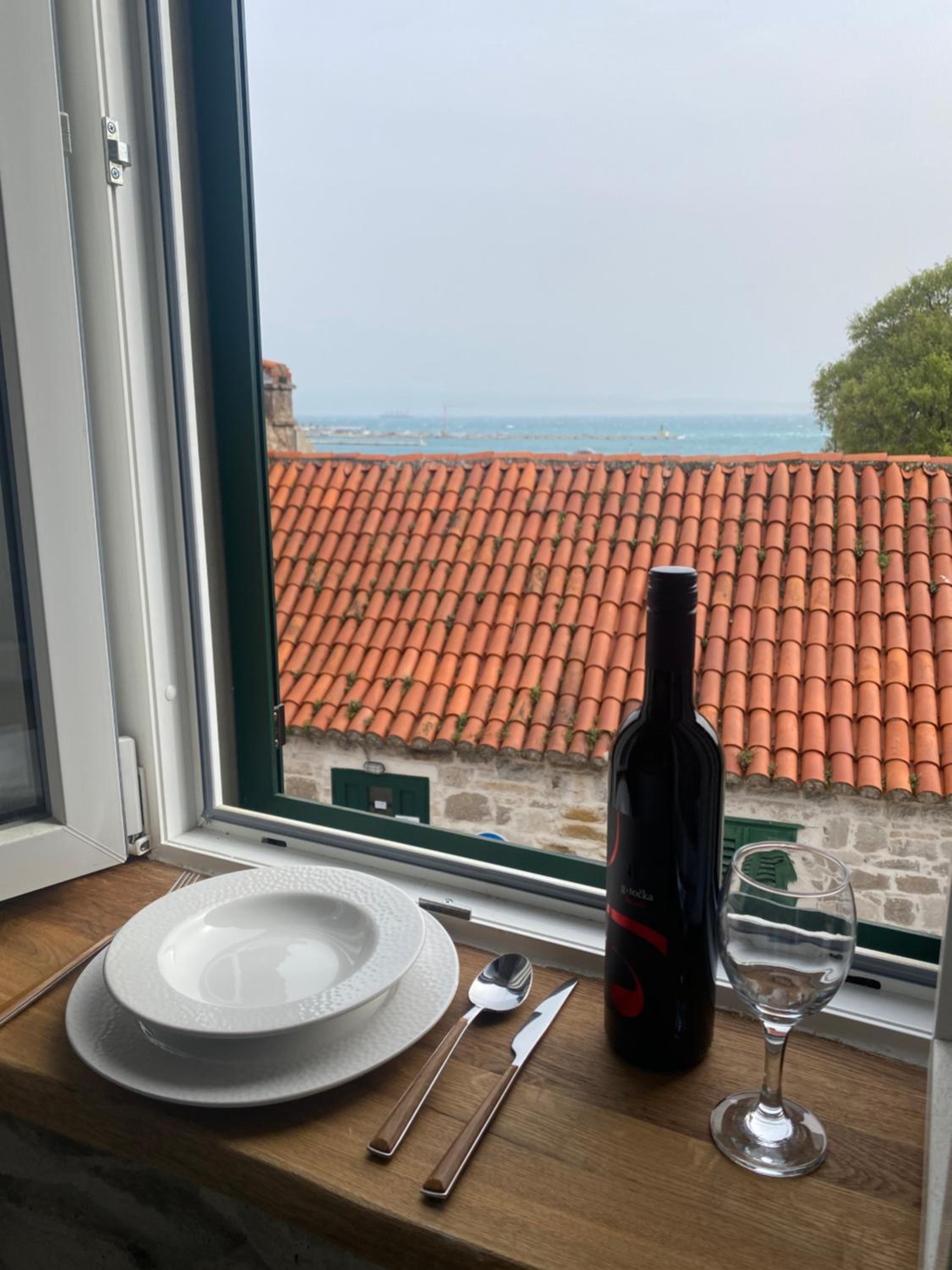 Cozy seaview retreat photo 5