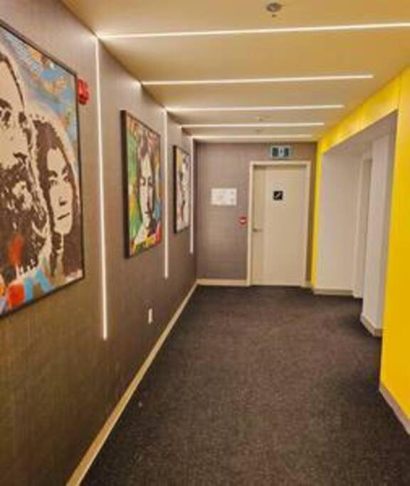 Charming Condo Downtown Montreal - Centrally Located, Walk to Major Landmarks