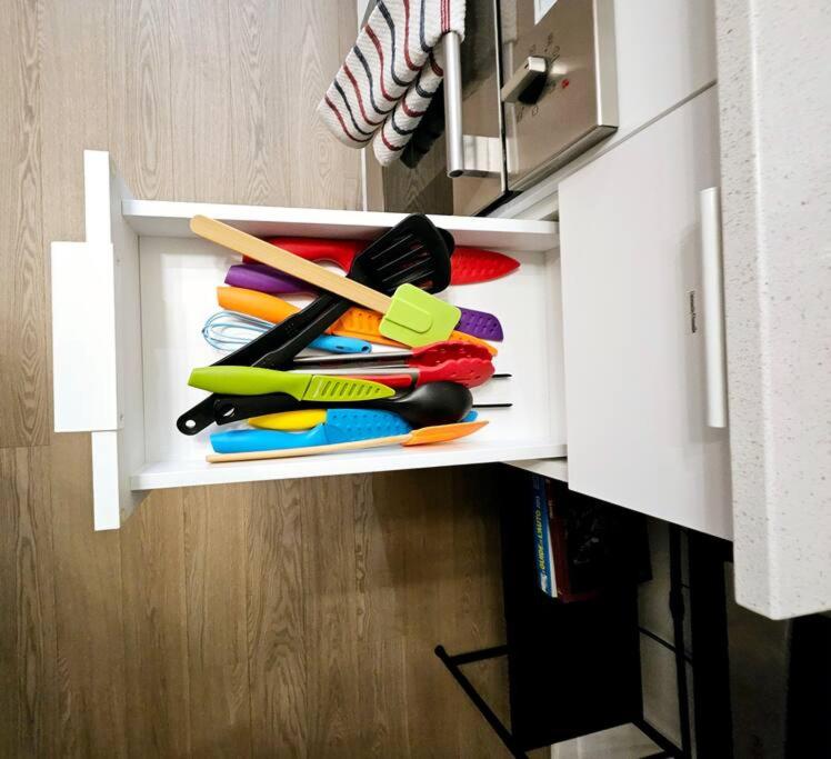 Charming Condo Downtown Montreal - Centrally Located, Walk to Major Landmarks