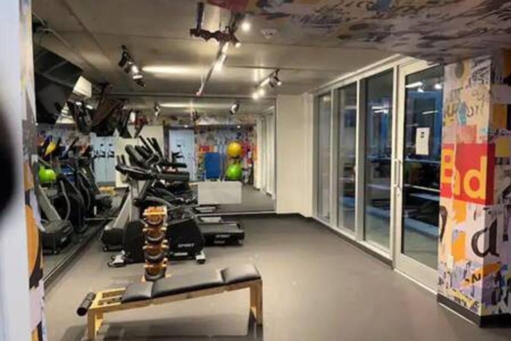 Charming Condo Downtown Montreal - Centrally Located, Walk to Major Landmarks