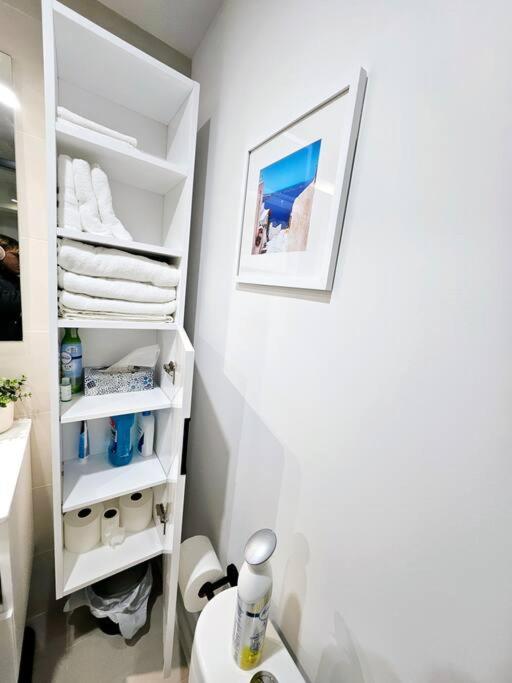 Charming Condo Downtown Montreal - Centrally Located, Walk to Major Landmarks