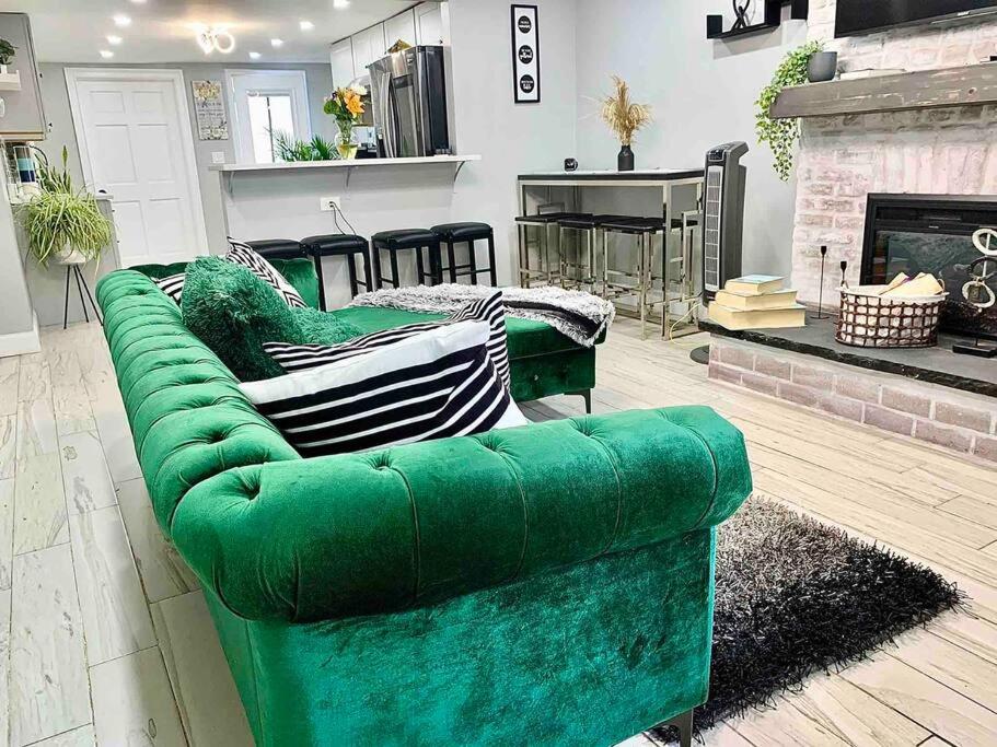 3 Bedroom Duplex w Large Backyard view 5