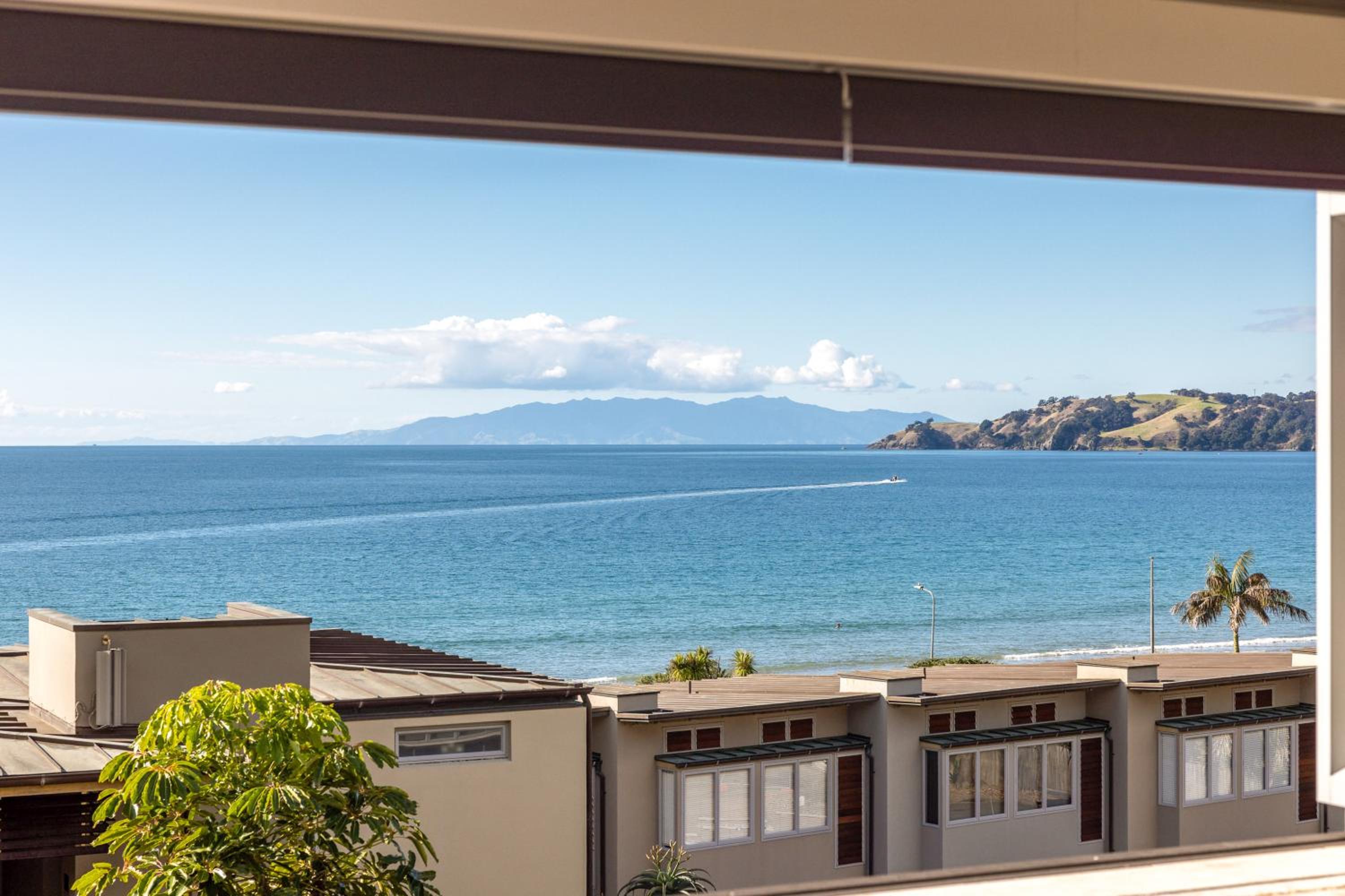 Sea Breeze at the Sands - Onetangi Beach view 5