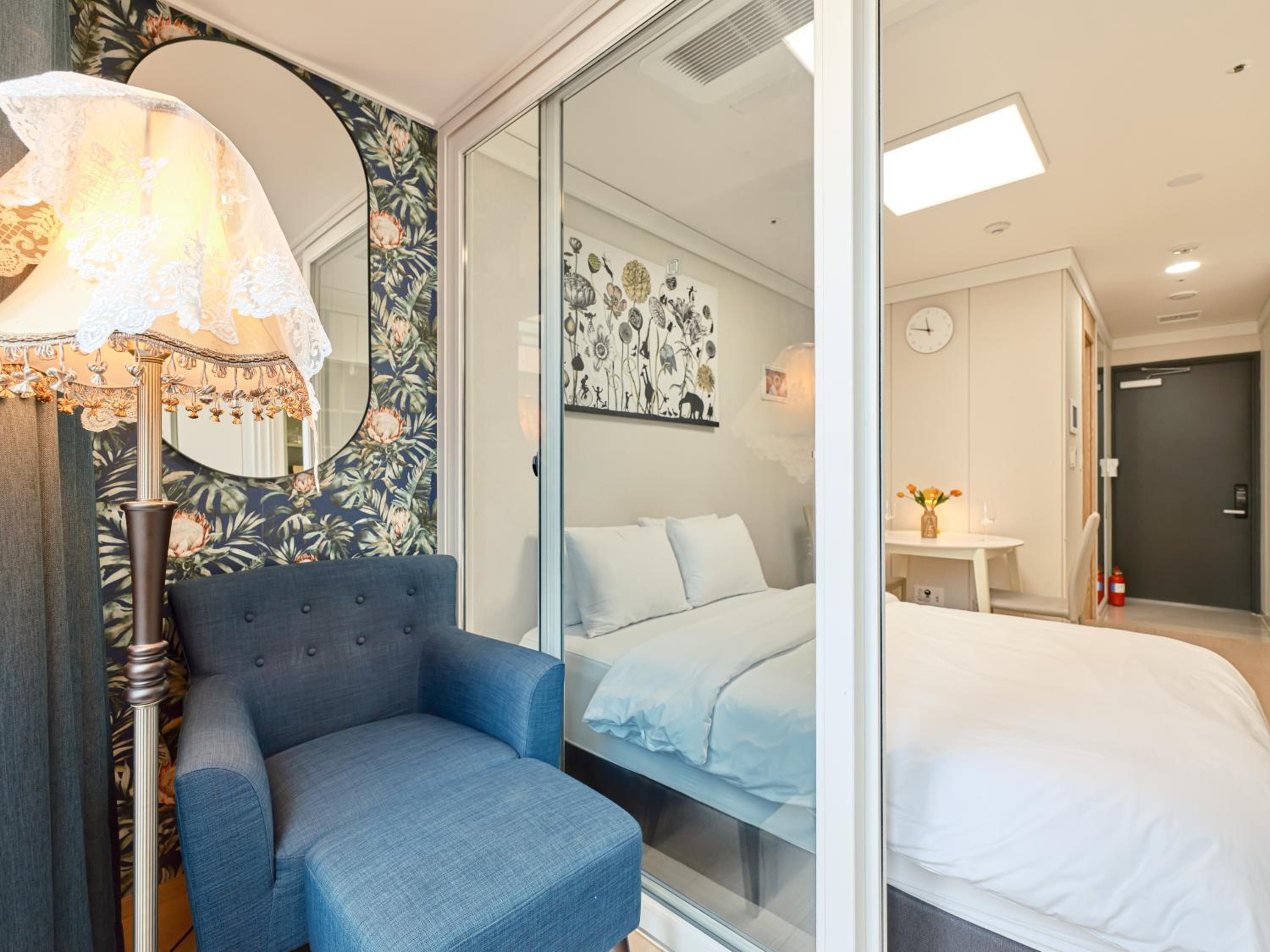 hotel room