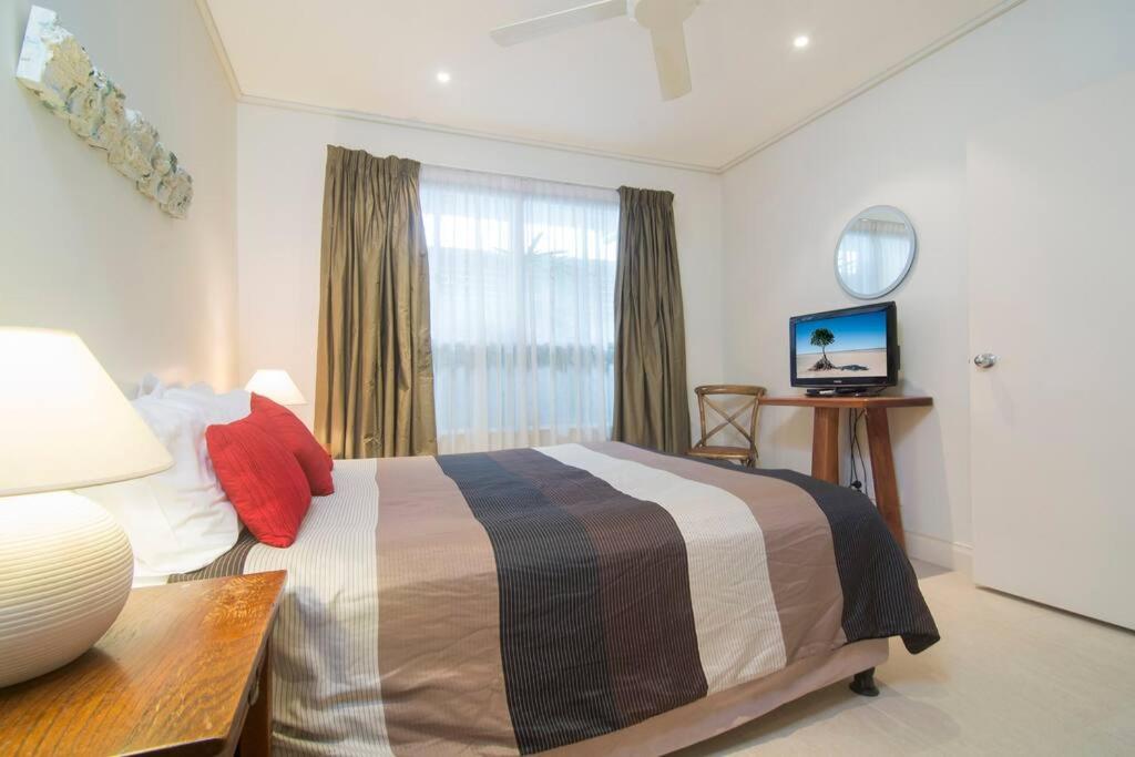 Oceanique - Absolute Beachfront Port Douglas