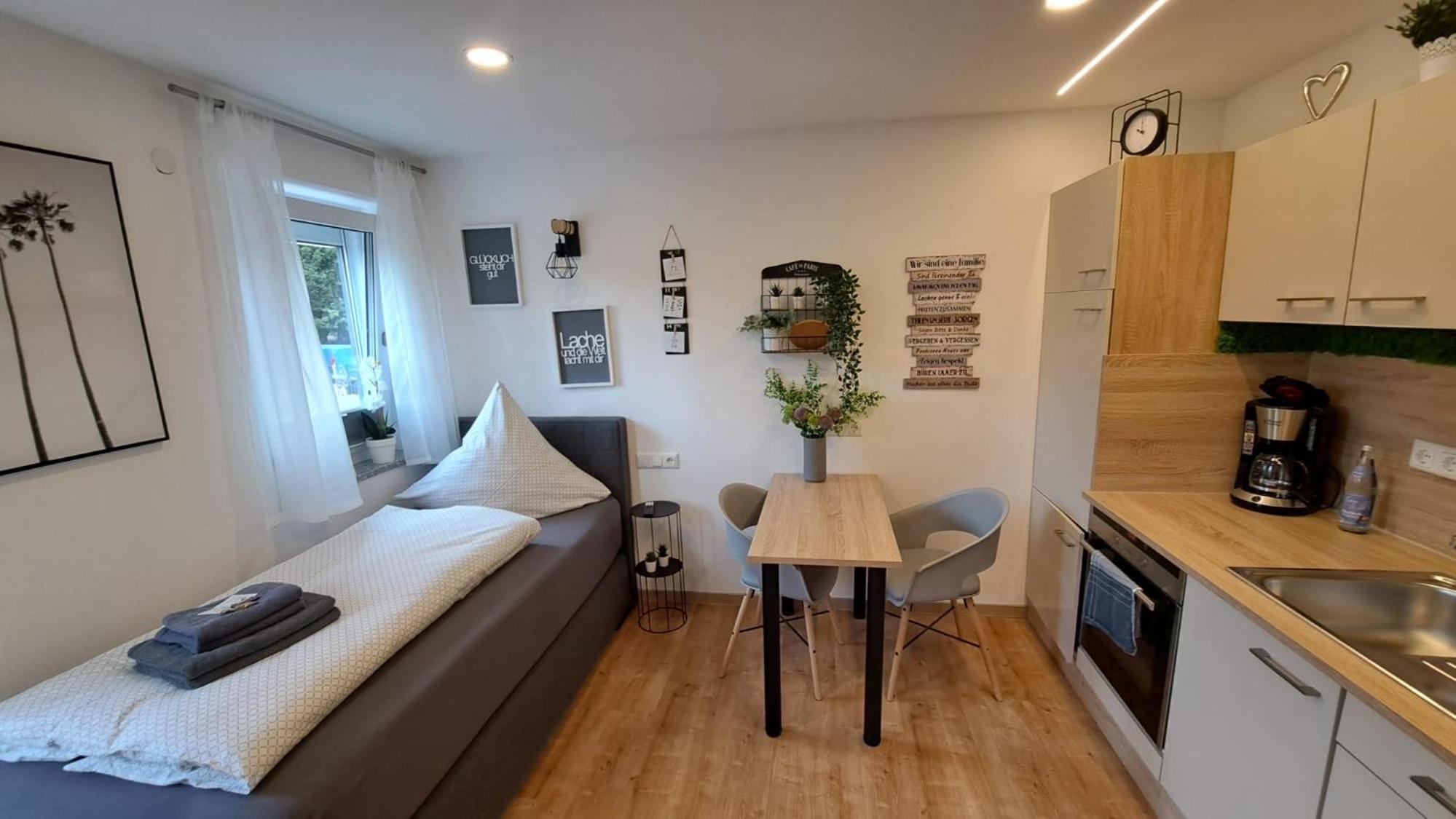 Appartment-Ferienwohnung mit Küche, Bad, WLAN, Klimaanlage, Modern eingerichtet