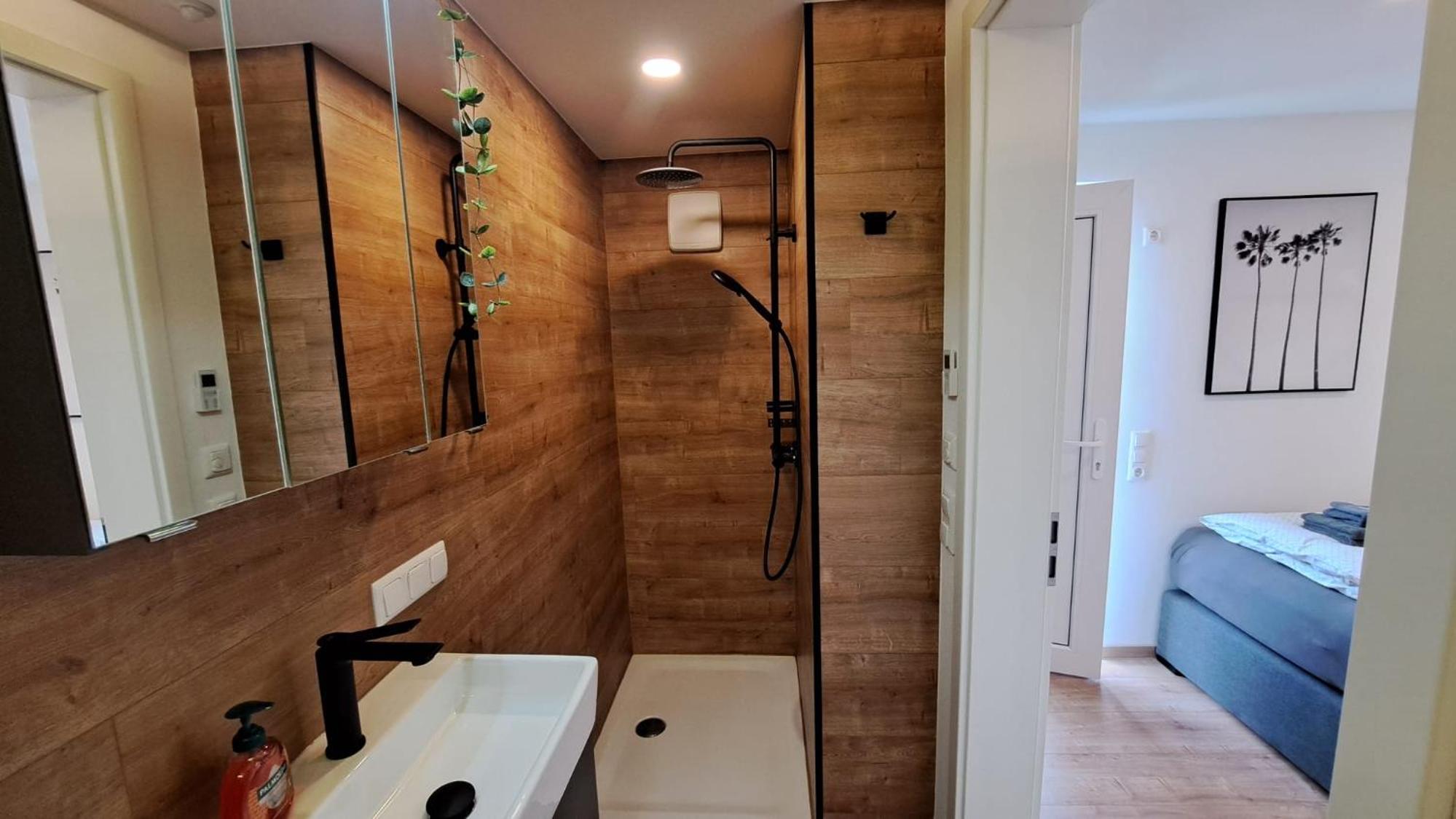 Appartment-Ferienwohnung mit Küche, Bad, WLAN, Klimaanlage, Modern eingerichtet