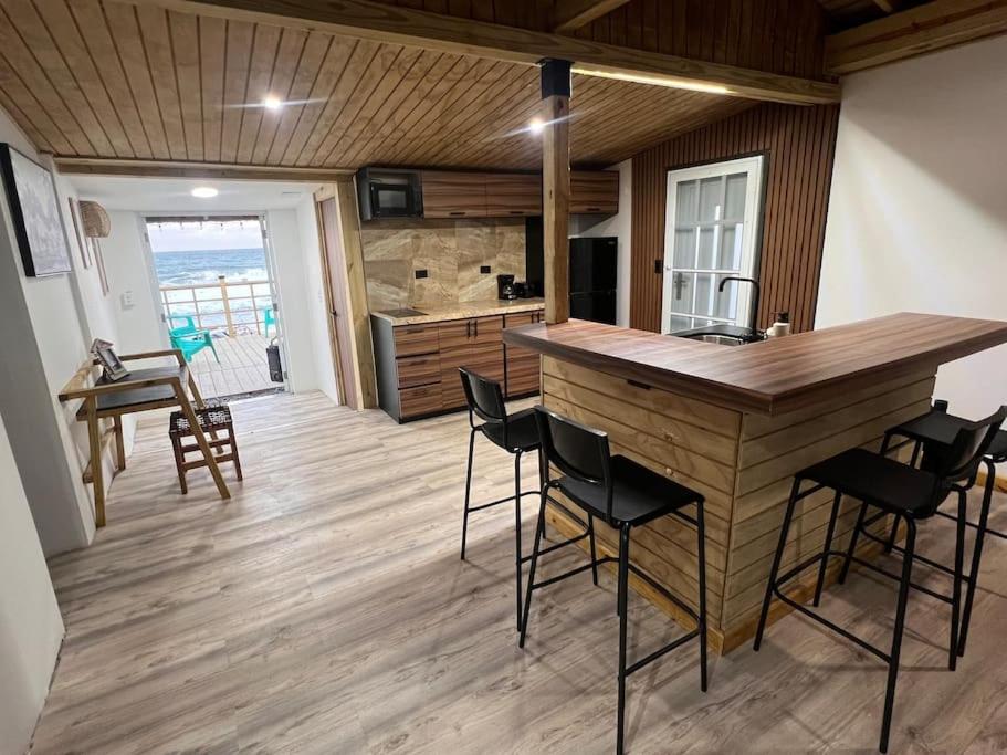 VSS Beach House - A Beachfront Paradise in Arecibo view 3