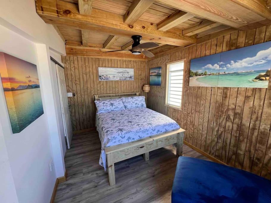 VSS Beach House - A Beachfront Paradise in Arecibo view 5