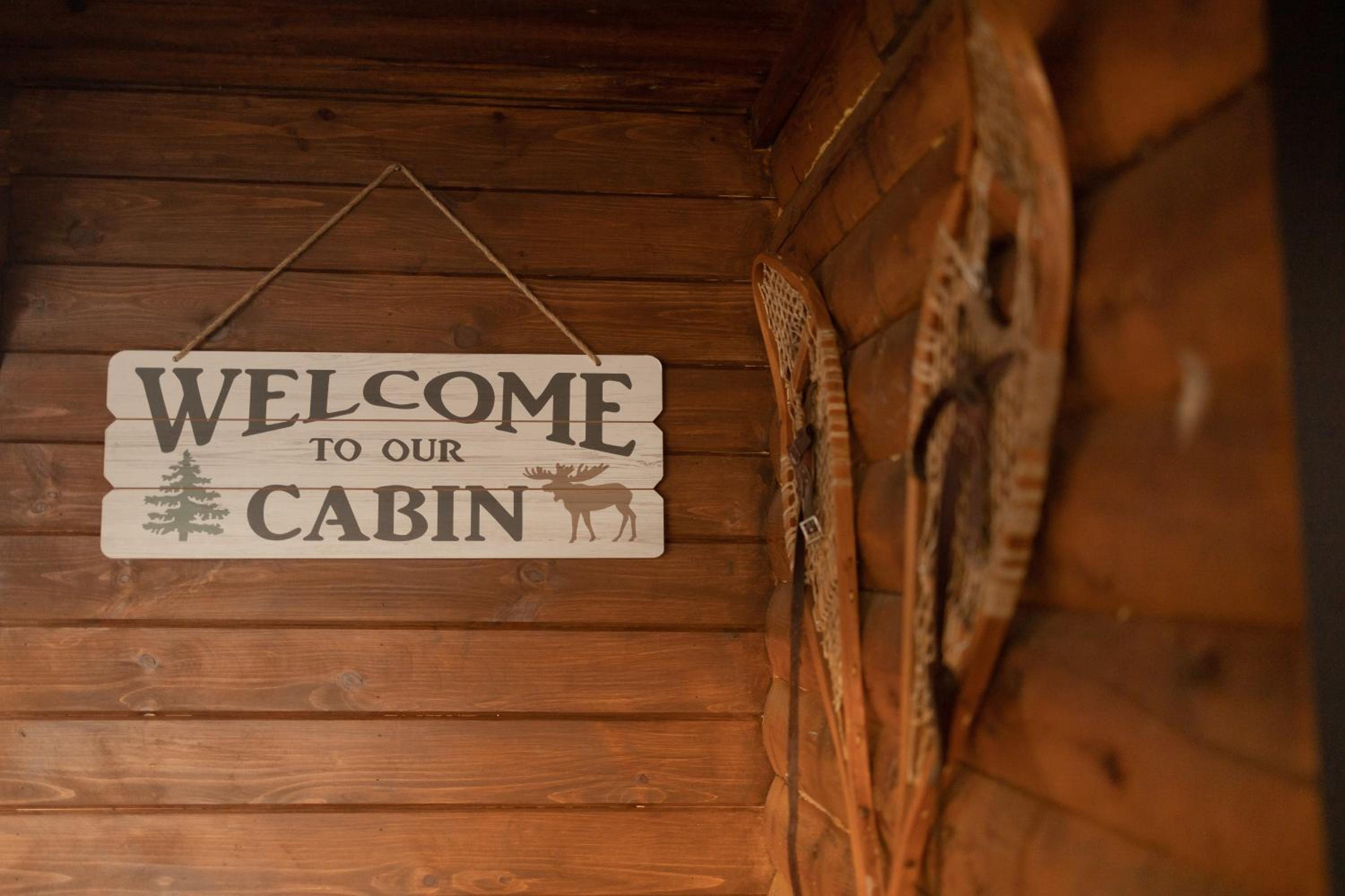 Cozy Cabin with Large Cedar Hot Tub