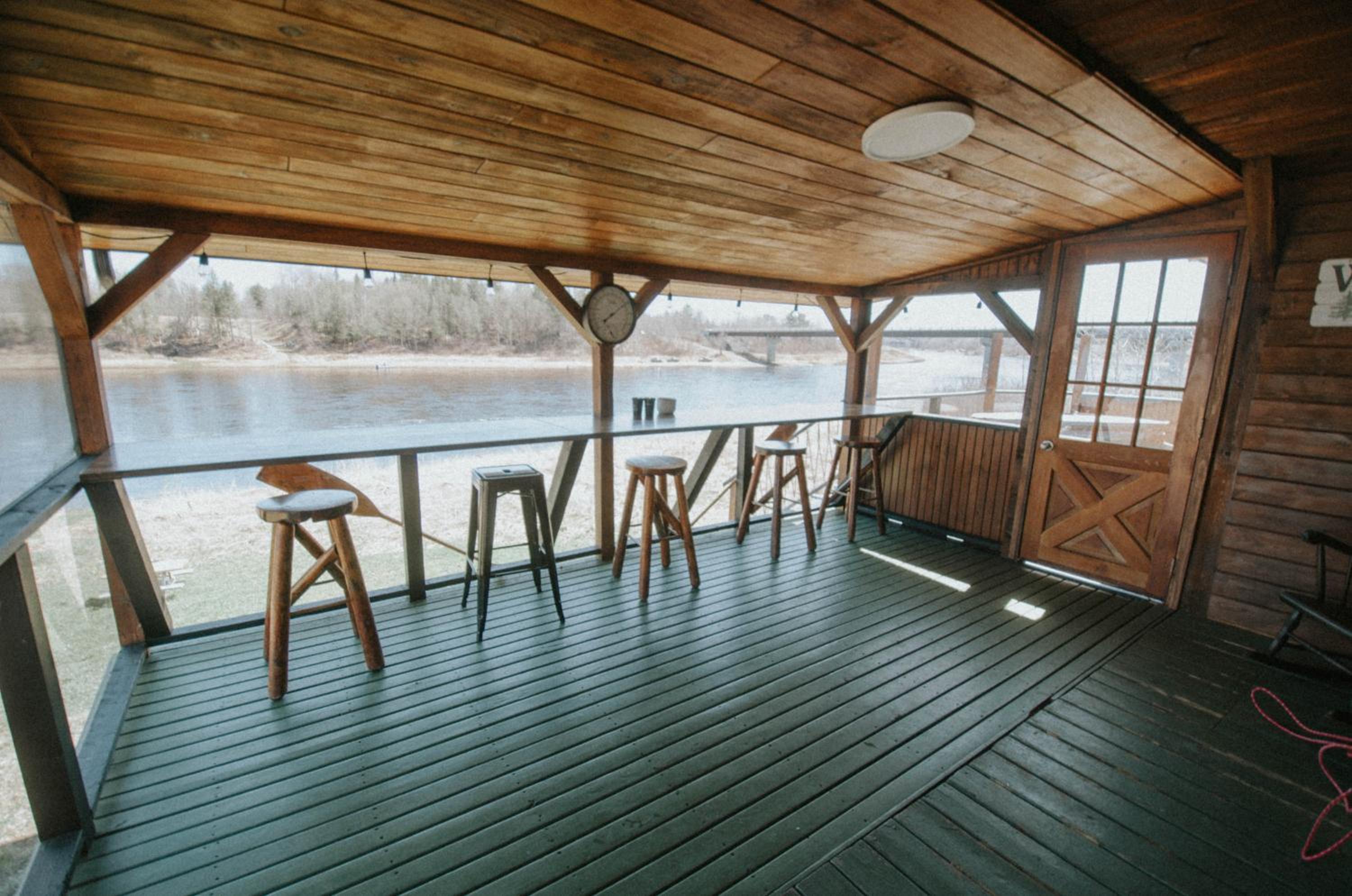 Cozy Cabin with Large Cedar Hot Tub