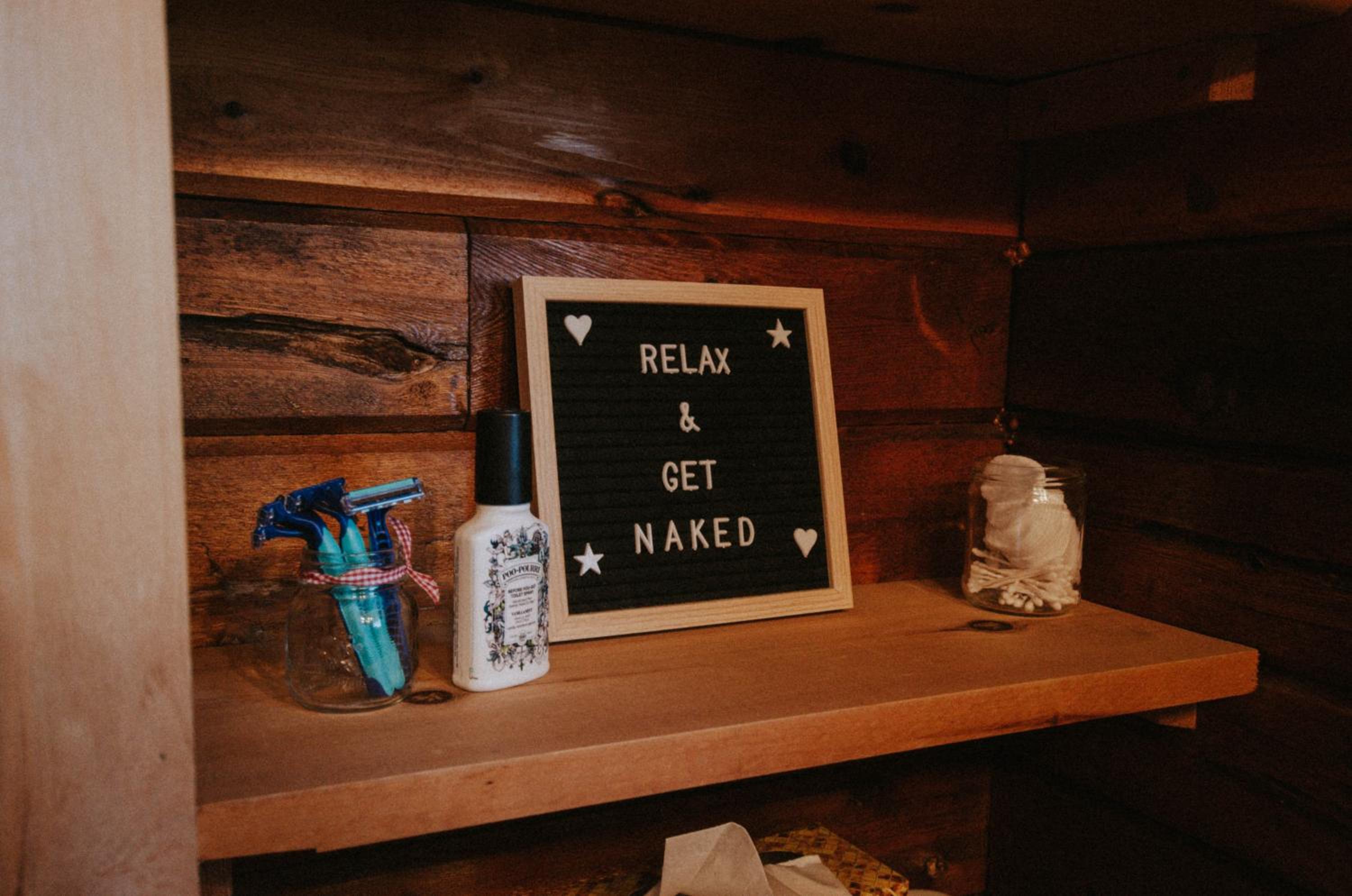 Cozy Cabin with Large Cedar Hot Tub