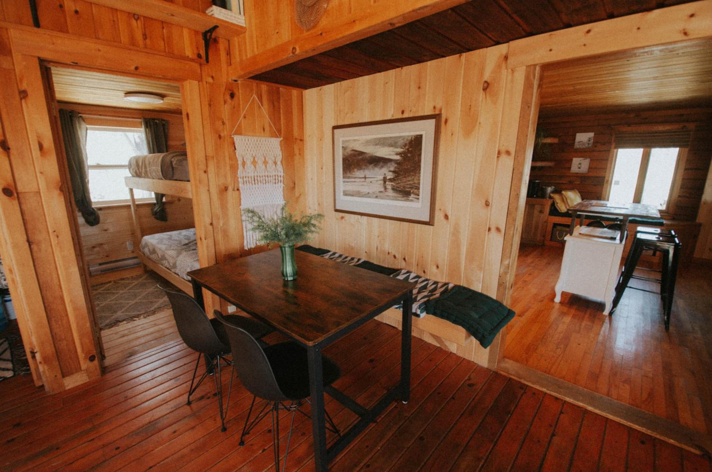 Cozy Cabin with Large Cedar Hot Tub