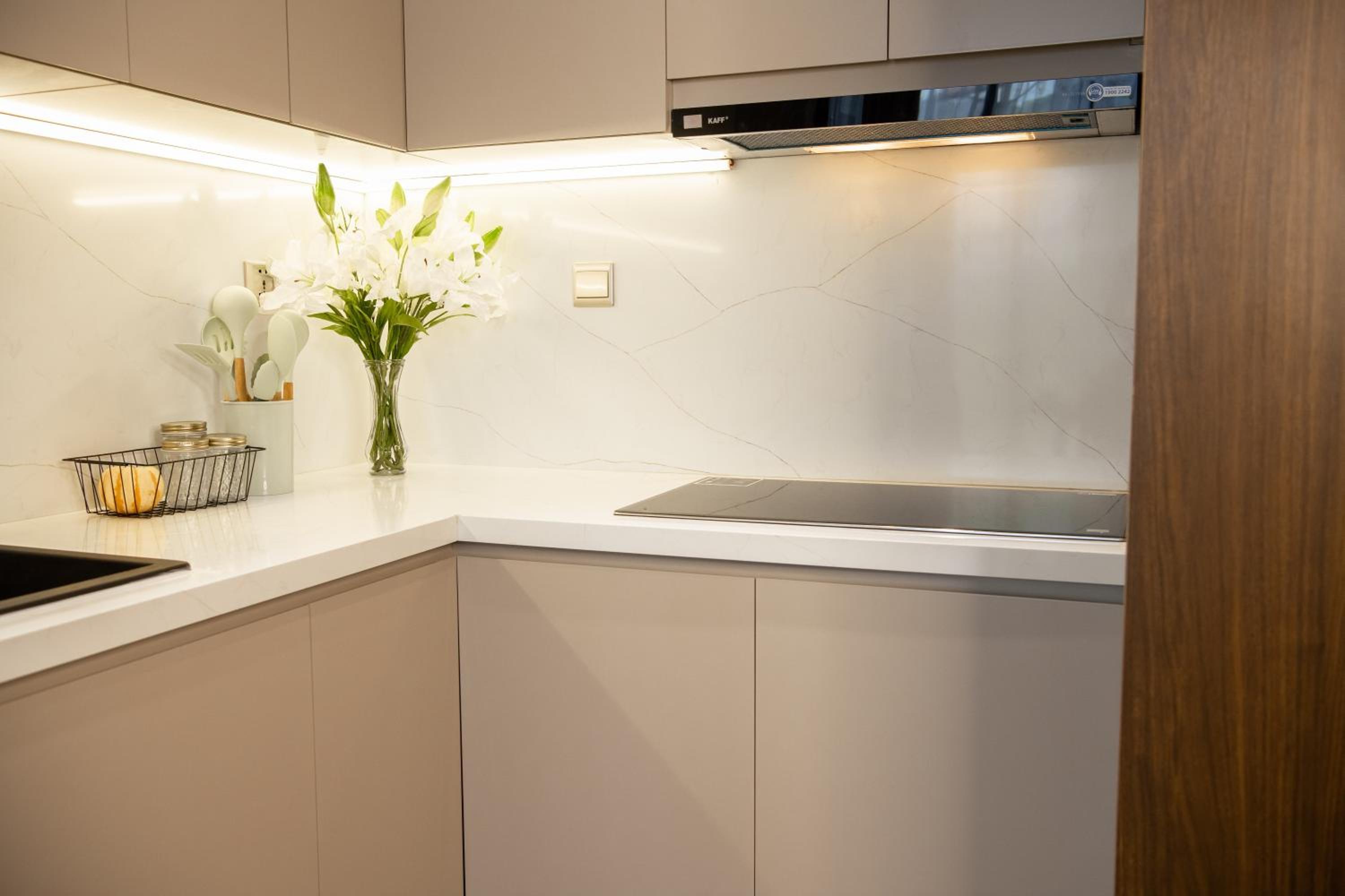 Luxury 5 Star Modern Apartment view 3
