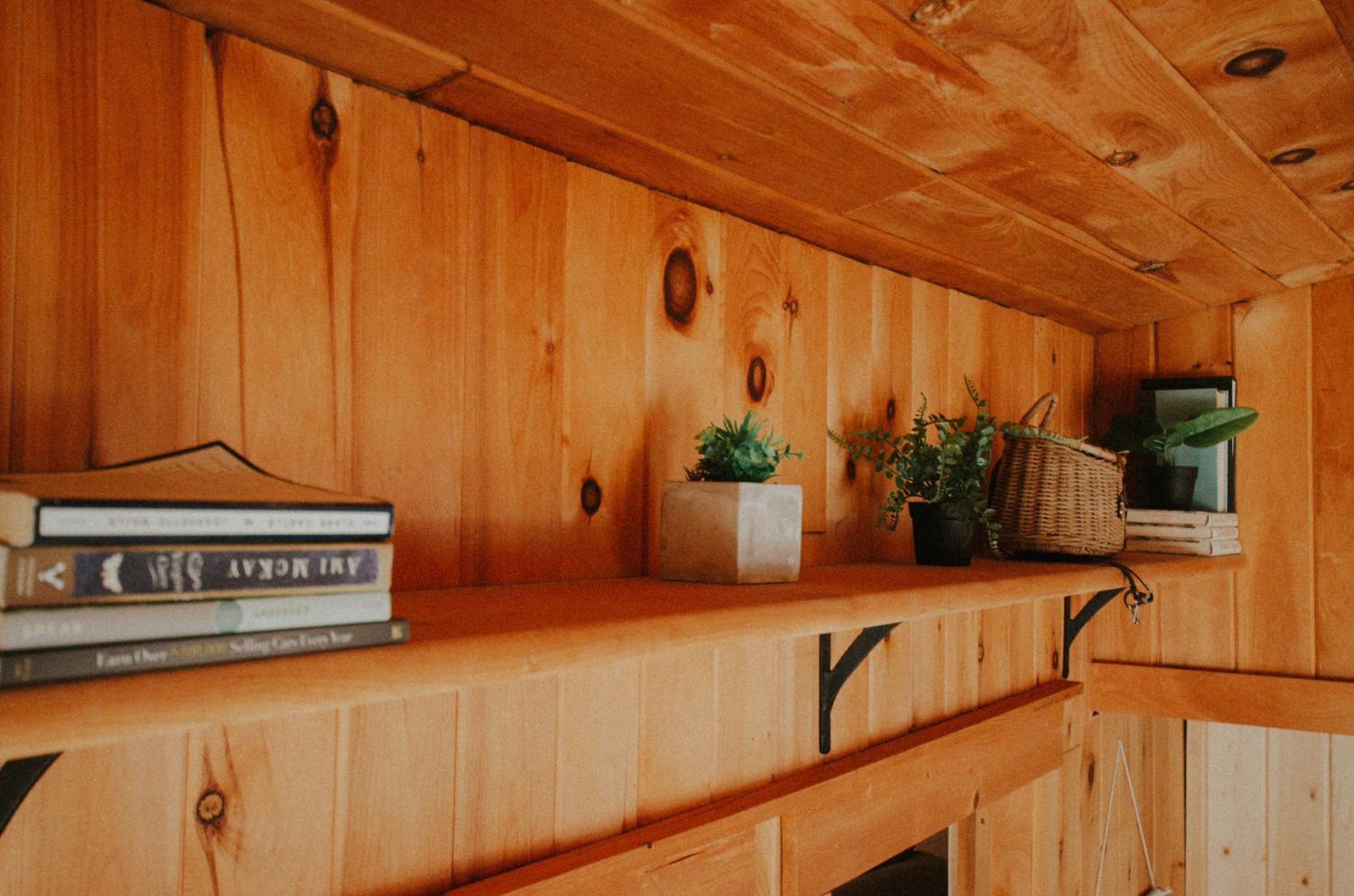 Cozy Cabin with Large Cedar Hot Tub