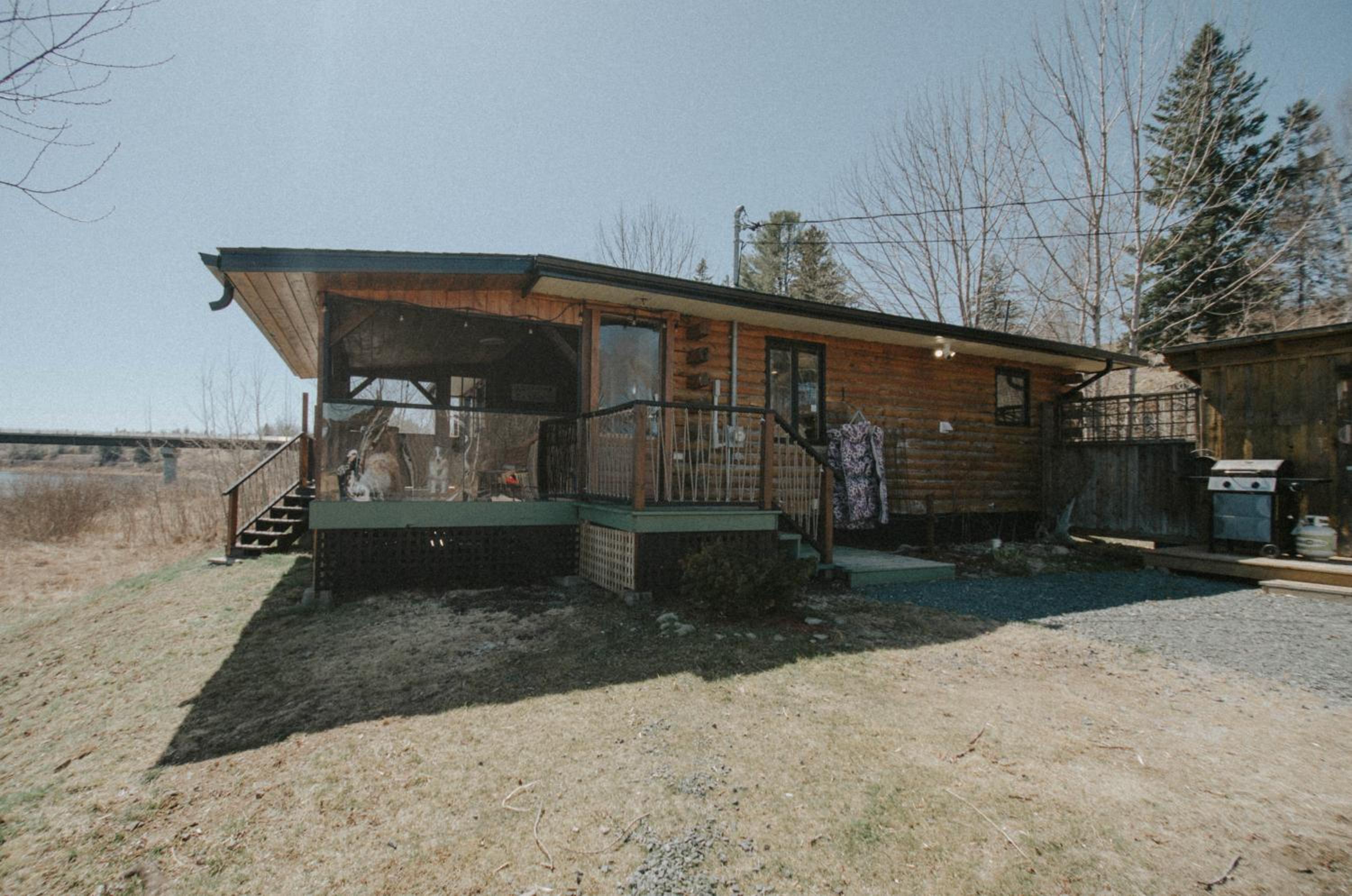 Cozy Cabin with Large Cedar Hot Tub