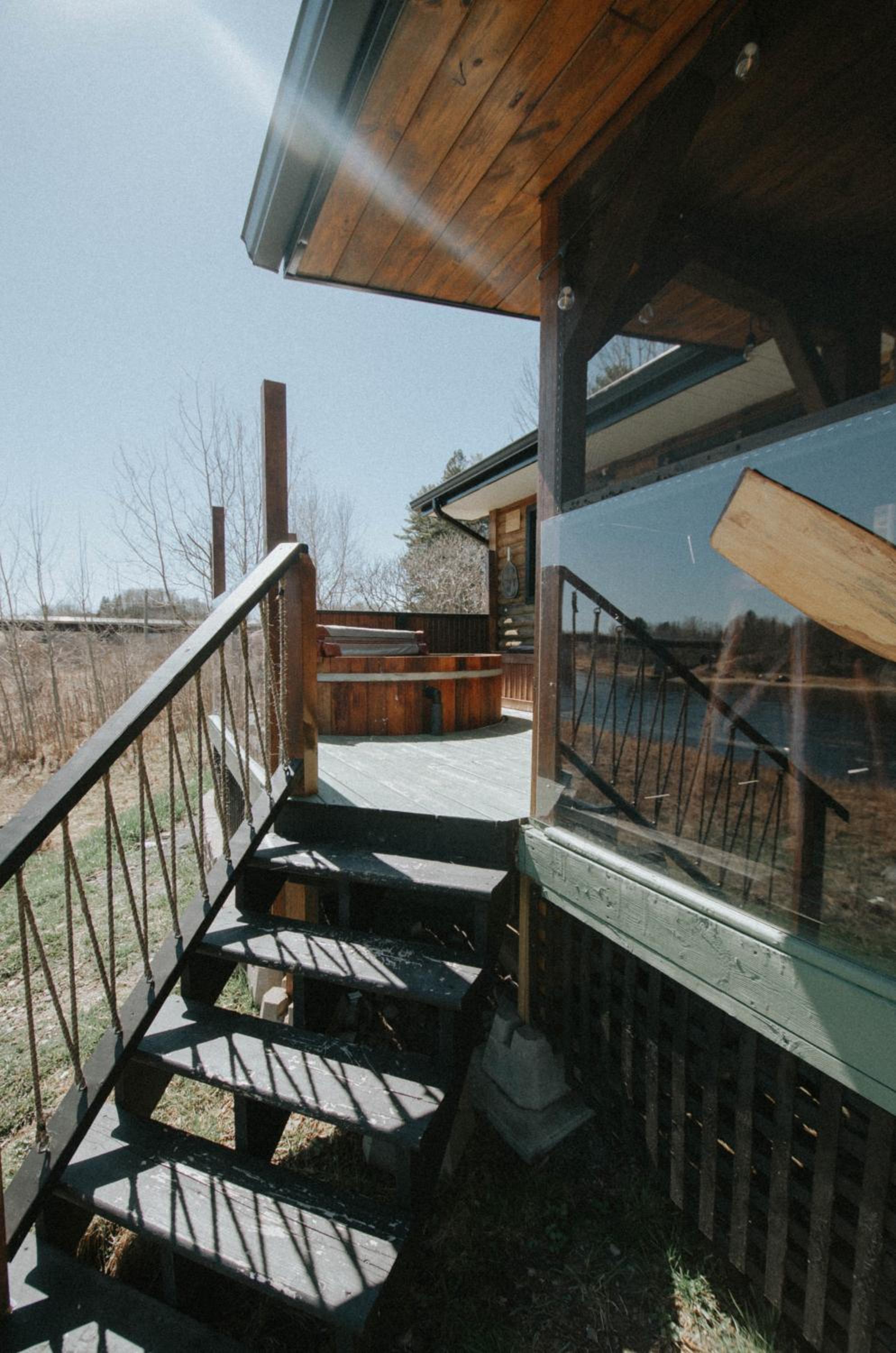 Cozy Cabin with Large Cedar Hot Tub