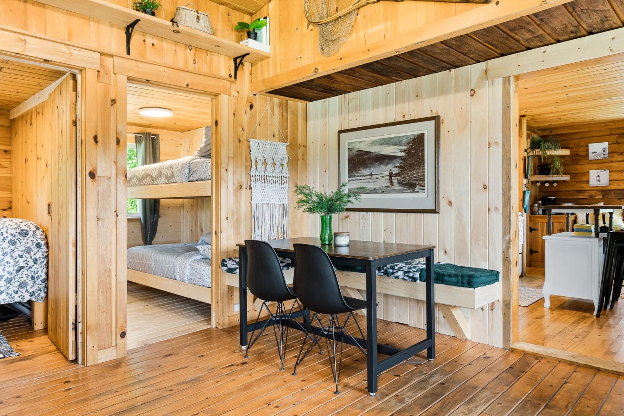 Cozy Cabin with Large Cedar Hot Tub