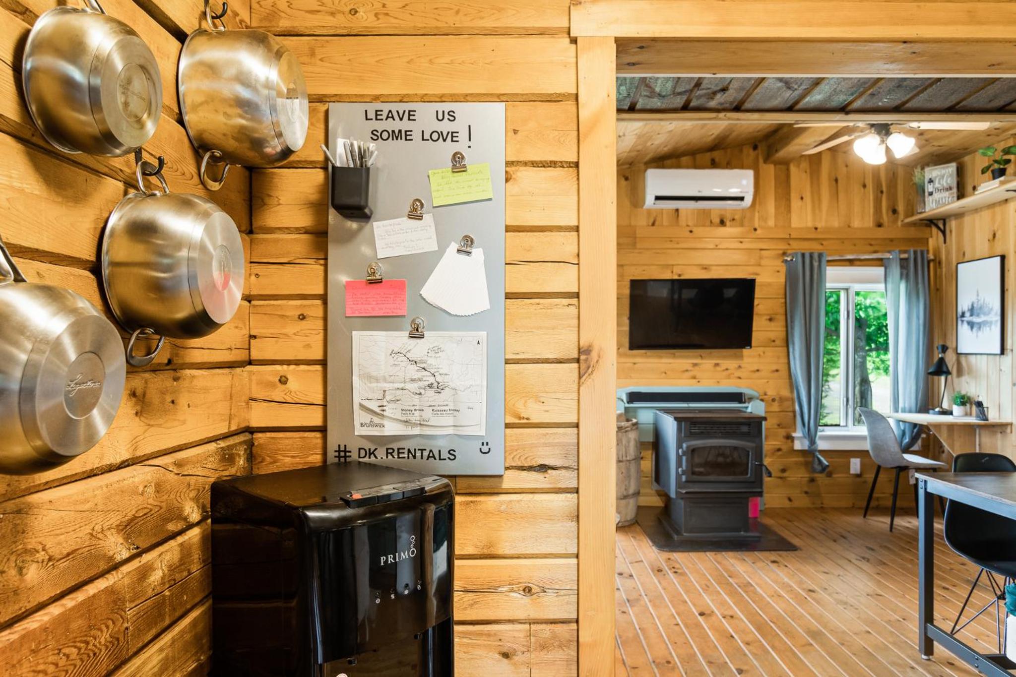 Cozy Cabin with Large Cedar Hot Tub