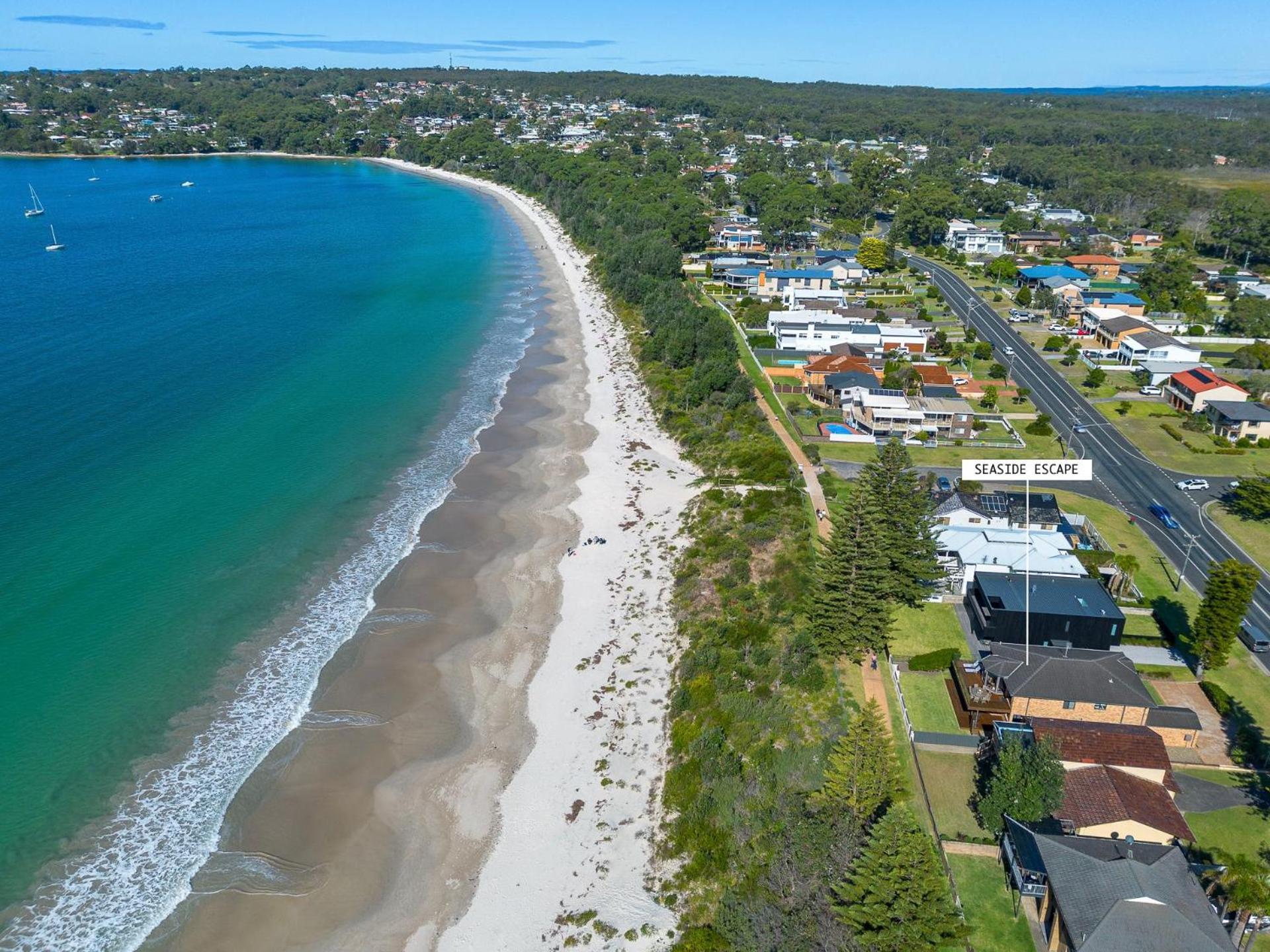 Seaside Escape - direct Collingwood Beach access