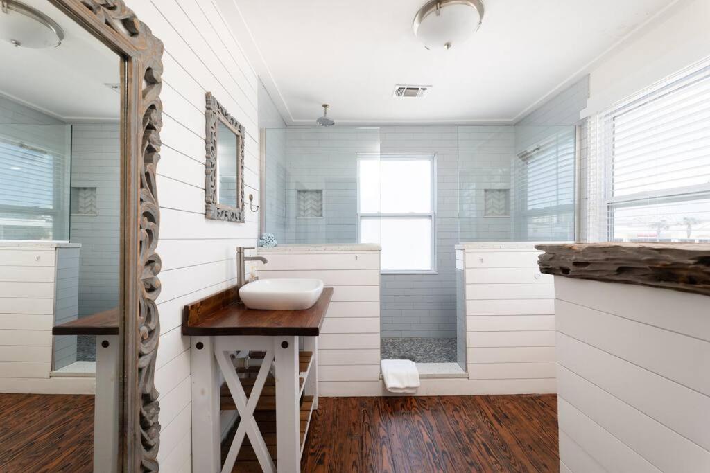 Be A Nomad - Walk to Beach - 3 Bedroom Sleeps 8 - Balcony - Jacksonville Beach view 5