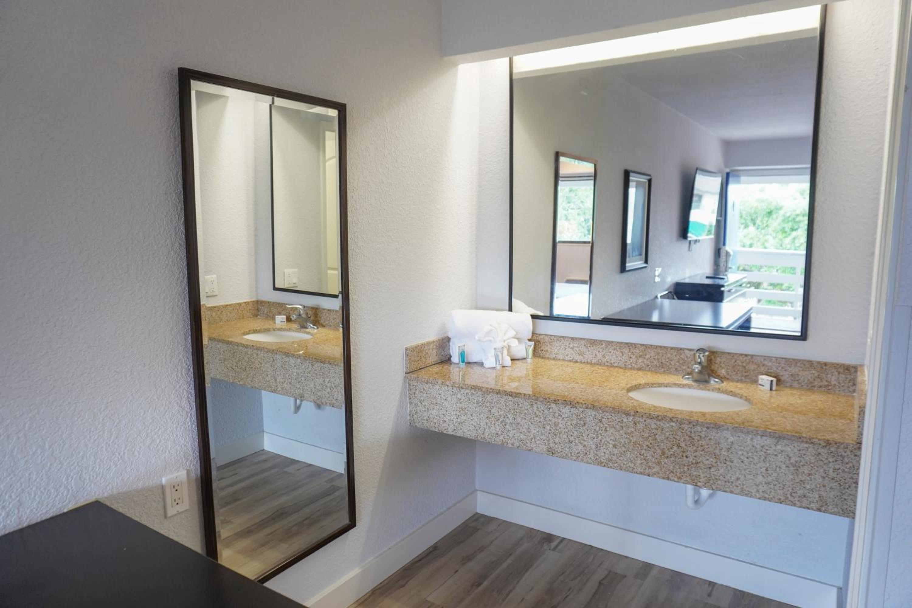 Boardwalk Suites Baton Rouge